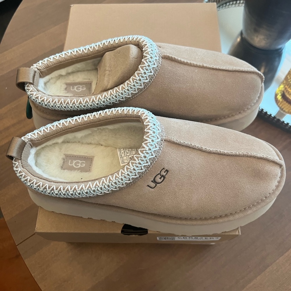 Ugg Tasman Slippers - platform. - Picture 2 of 2